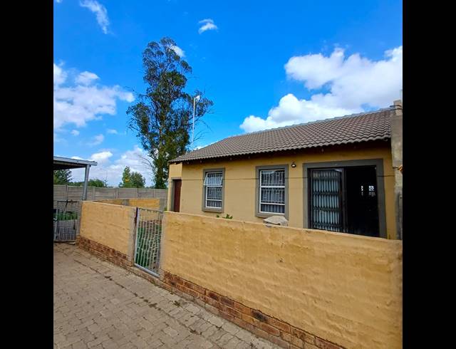 2 BEDROOM TOWNHOUSE FOR SALE IN RIVERSDALE